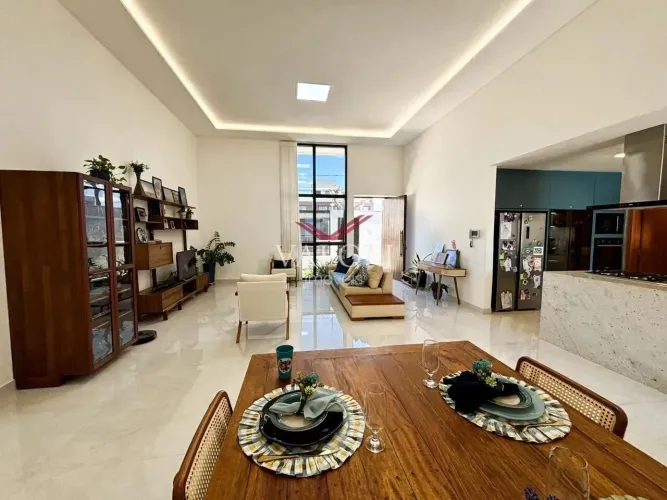 Casa em Interlagos, 3 quartos, área gourmet com piscina.