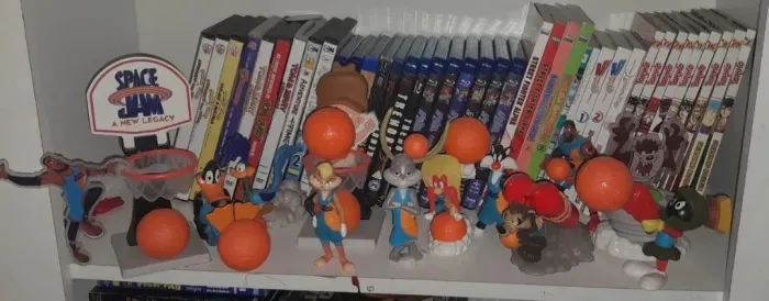 Bonecos Looney Tunes e Jurassic Wolrd 22 brinquedos