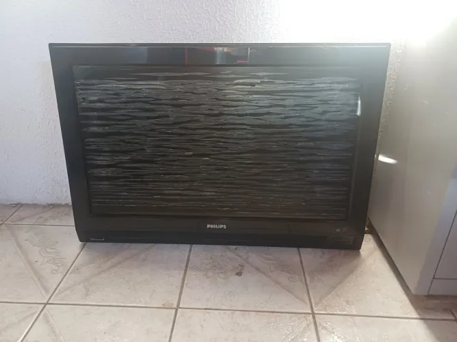 Doação televisão (precisa trocar display)