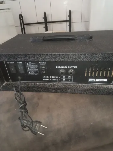 Amplificador Li 160 duas saídas voz e guitarra em perfeito estado de uso