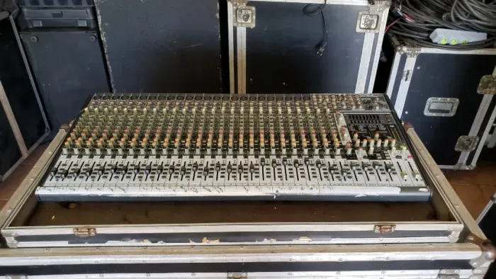 Mesa De Som Behringer Eurodesk Sx3242fx 32