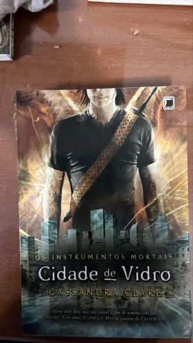 Livro ?Cidade dos vidros?