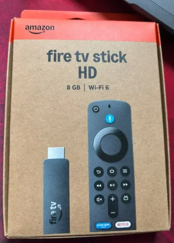 Fire TV Stick HD (modelo mais recente) Controle Remoto por Voz com Alexa com NF - 07/26