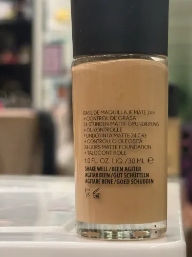 Base MAC Studio fix NC37 usada poucas vezes