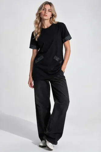 Camiseta Zara Preta Alongada com Detalhes em Jeans - Tamanho M