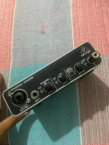 Interface de áudio behringher umc22