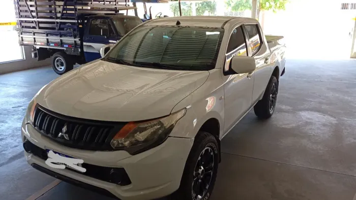 Mitsubishi L200 Triton Sport GLX 2.4 CD Diesel Mec. 2019