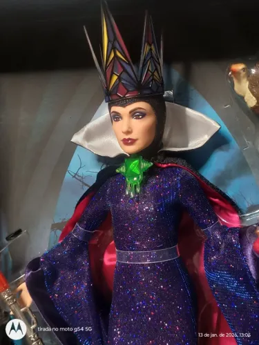 BARBIE RAINHA MÁ , COLEÇÃO DISNEY COLLECTOR NOVA NA CAIXA LACRADA.