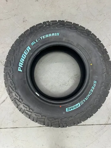Pneu Speedmax Pangea letras brancas 10 PR medida 35x12.50 Aro 18