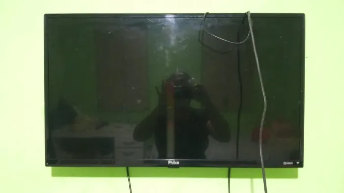 TV Philco 32" Com Defeito - Acompanha Controle Remoto