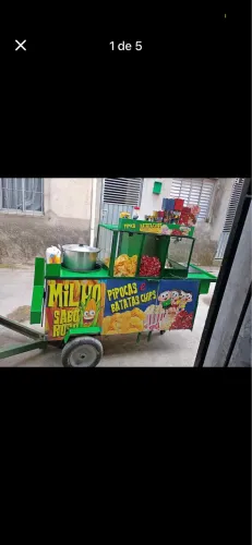 Carrinho de pipoca com milho