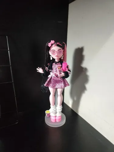 Boneca Monster High Draculaura Básica Core Refresh 2