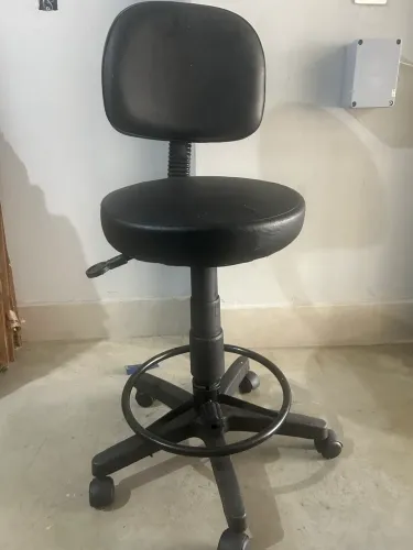 Cadeira giratória para bancada