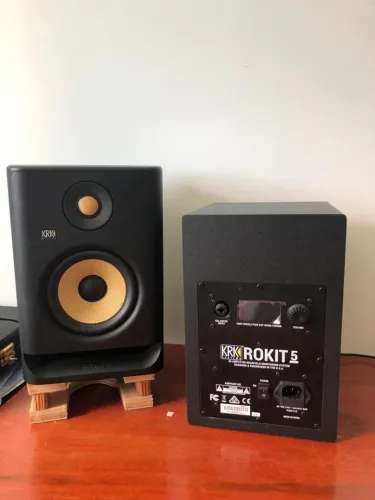 Monitor De Audio Krk Rokit 5 G4 Rp5 Preto 110v/220v Par Preto