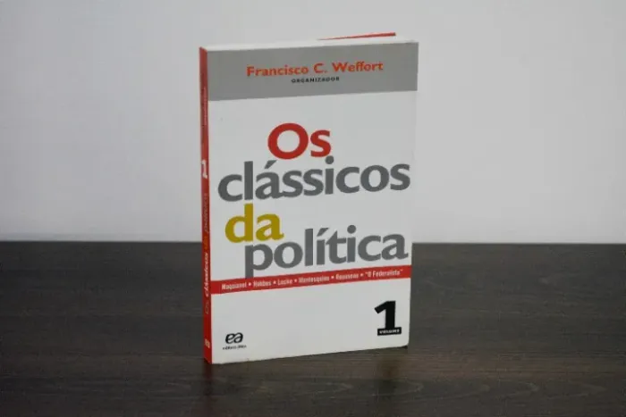 Livro Os Clássicos da Política - Vol. 1, Francisco C. Weffort, Editora Ática | Bom Estado