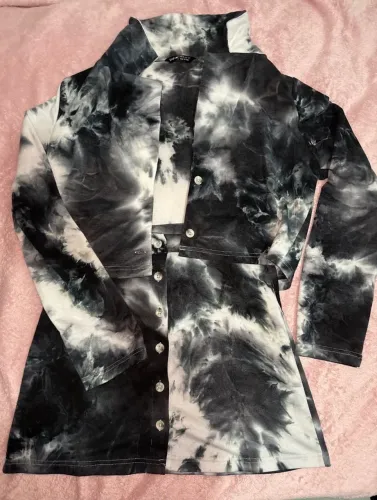 Conjunto jaqueta Cropped e saia, tie dye PP