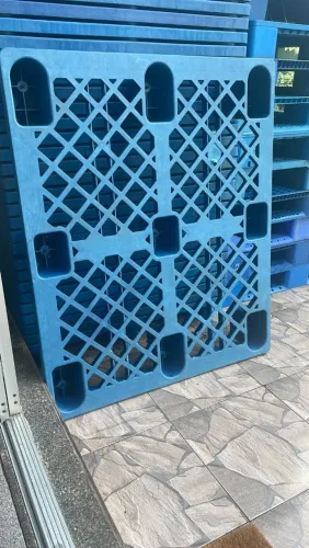 Vêndo palete reforçado aguenta uma tonelada 