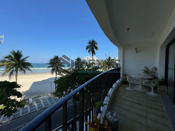 Apartamento frente mar com varanda vista mar no Jardim Astúrias, Guarujá