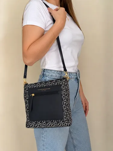 Bolsa Tommy Hilfiger Original Crossbody Monograma Azul-Marinho - Estado de Nova