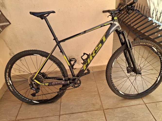 Bicicleta first athymus aro 29