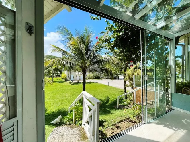 CASA DUPLEX MOBILIADA COM 2 QUARTOS SENDO 1 SUÍTE VISTA PARA O MAR E PISCINA AQUECIDA NA L