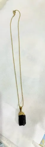 Vende-se Colar Dourado com pedra natural Turmalina.