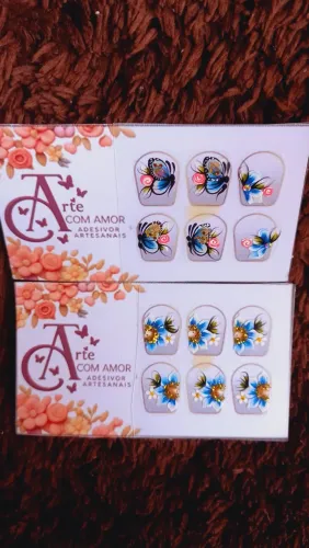Vendo adesivos artesanal feito a mão valor R$ 4 ,00 WhatsApp *