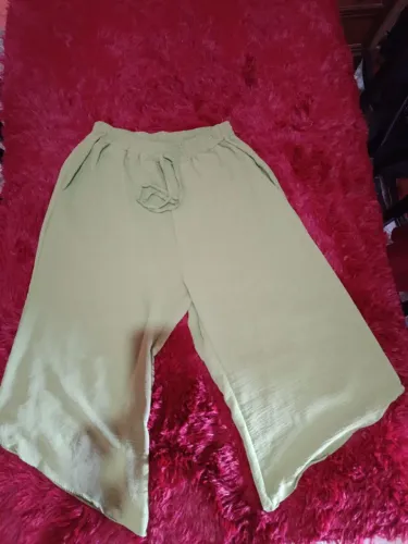 Calça Pantacourt Viscose com Elástico