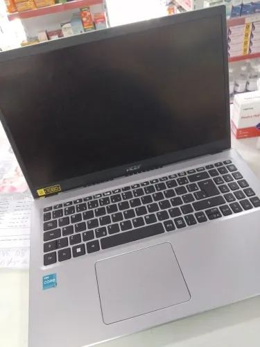 Notebook acer, tudo perfeito, funcionando normal.