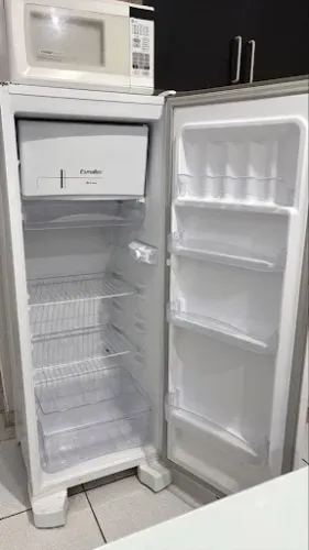 GELADEIRA SEMI NOVA 