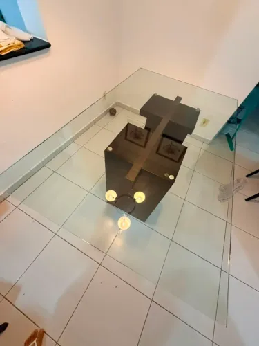 Mesa de jantar com tampo de vidro para 6 lugares