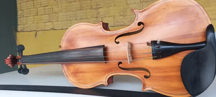 Violino artesanal