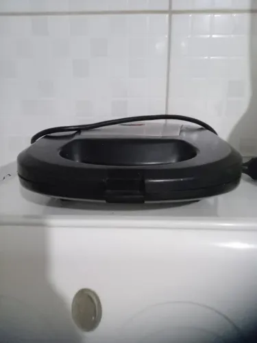 Sanduicheira Grill com Defeito - Para Conserto ou Retirada de Peças