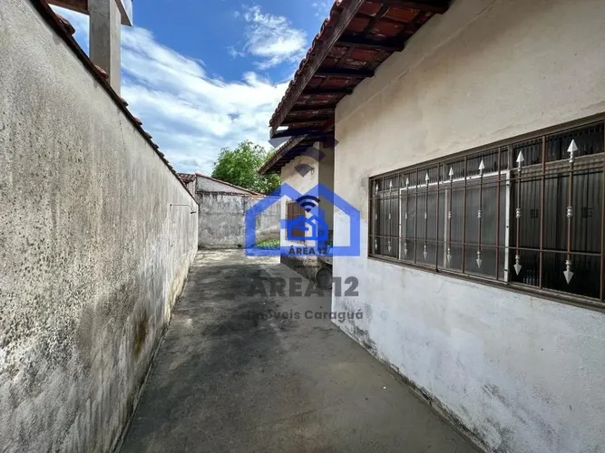 Duas casas geminadas à venda no bairro Aruan - cada uma com quarto, sala, cozinha, banheir
