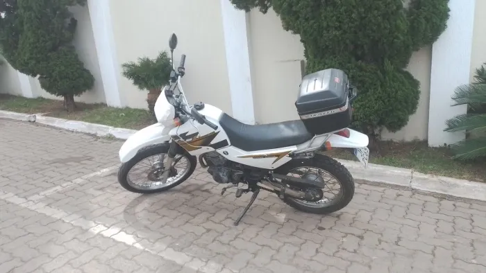 vendo Yamaha xt 225 ano 2004 valir 9 200 reais zap *