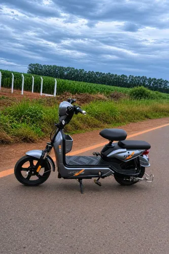 Scooter Elétrica GTS - Ideal para Cidade e Trabalho