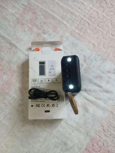 Power Bank Solar 20000mAh 4 em 1 com Cabos + Luz LED