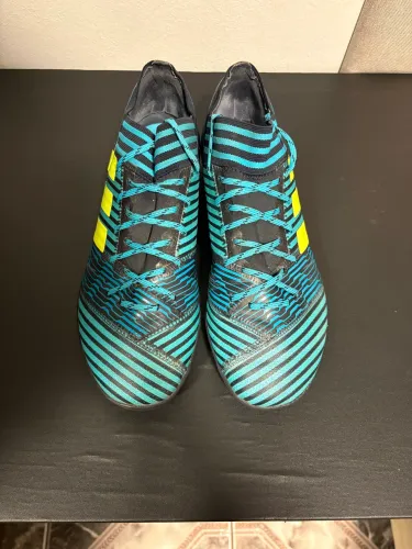 Chuteira Adidas Nemeziz Society