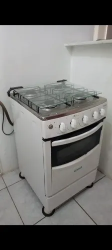 Fogão e cadeiras