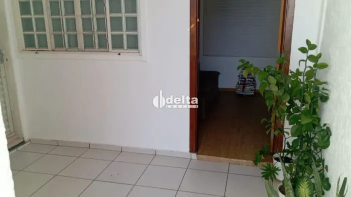 Casa residencial com 5 quartos disponível para venda no bairro Vigilato Pereira em Uberlân