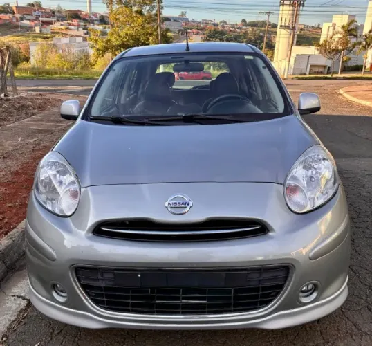 Nissan March SR 1.6 16V Flex Fuel 5P 2014