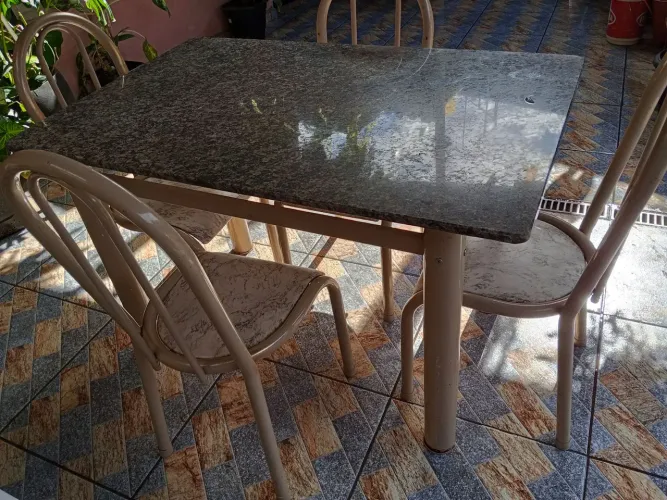 Mesa 4 cadeiras