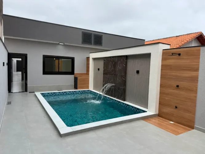 LINDA CASA EM MONGAGUÁ