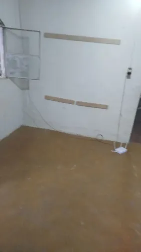 Alugo Casa com garagem e um Excelente Terreno - Sala, Qto, Coz e banheiro