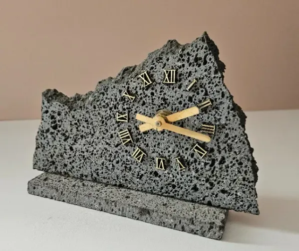 Relógio de Mesa Artesanal em Rocha Vulcânica (Açores, Portugal)