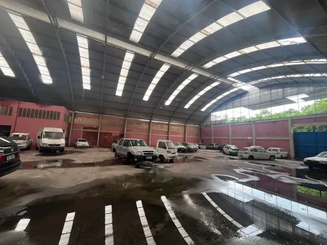 Galpão de 4.570m² na Av. Industrial: Oportunidade com Carência para Reforma!
