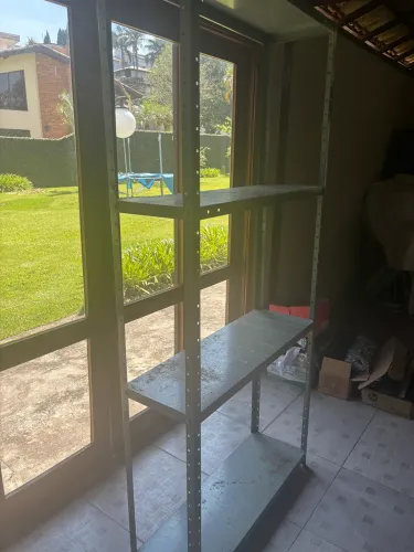 Estante de aço usada