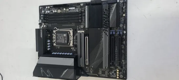 PLACA MÃE X670 AORUS ELITE AX