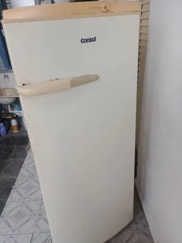 Vende-se geladeira Consul