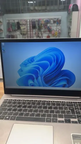 Notebook Samsung Book E30